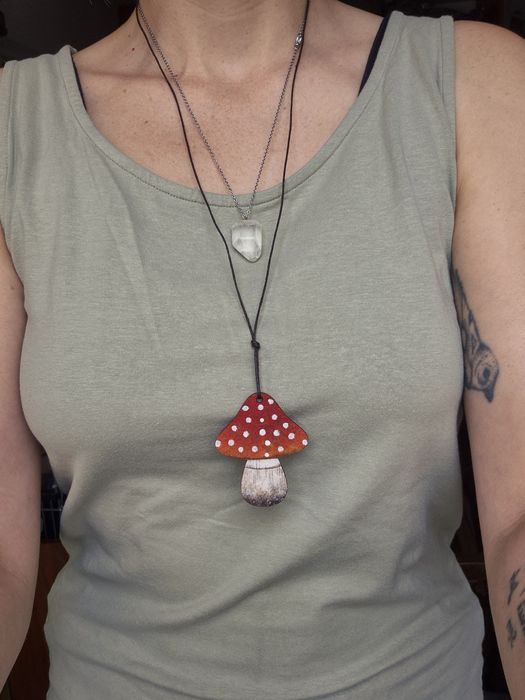 Magiczny jesienny wisiorek z drewna malowany ręcznie rękodzieło