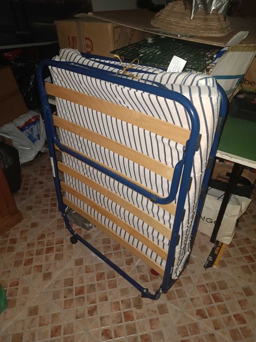 Cama dobrável - Divã - com colchão - Como novo
