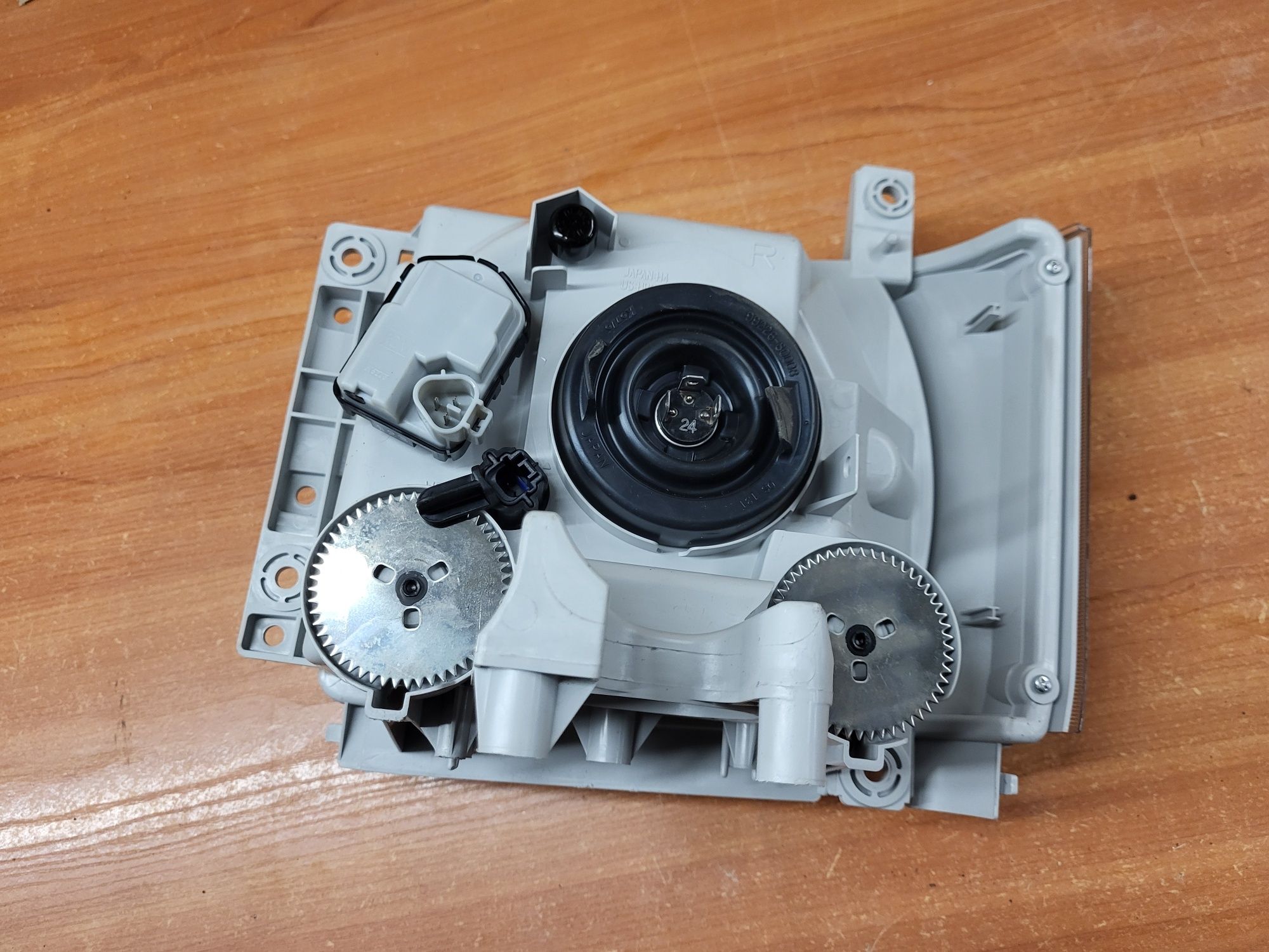 Isuzu N35 M25 I25 lampa prawa przednia eu OEM