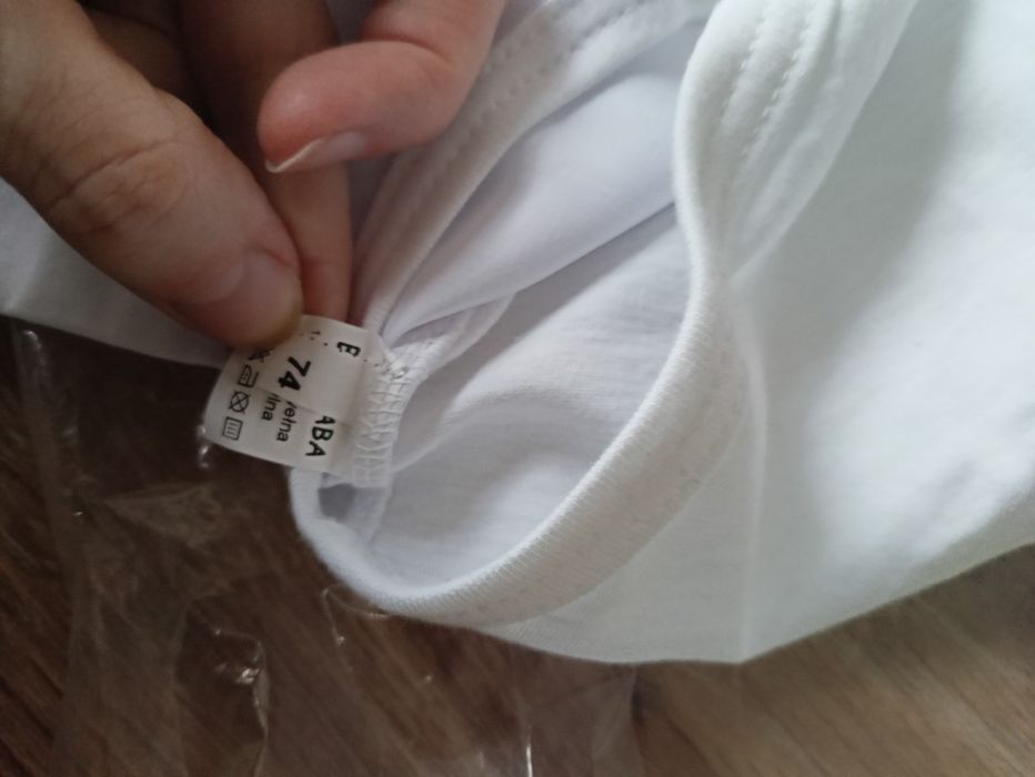 Białe koszulobody z muszką rozmiar 74