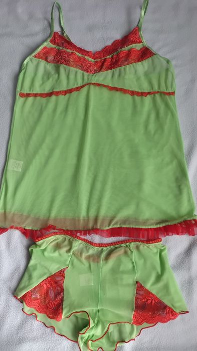 Пінюари, бюстгальтери