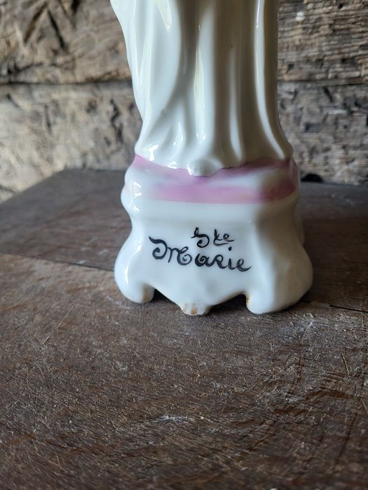 Porcelanowa Maryja Matka Boska