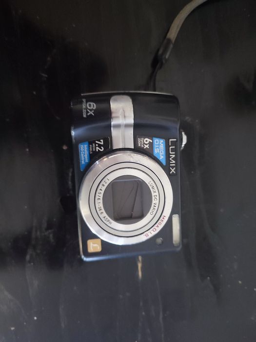 Aparat Lumix z pokrowcem