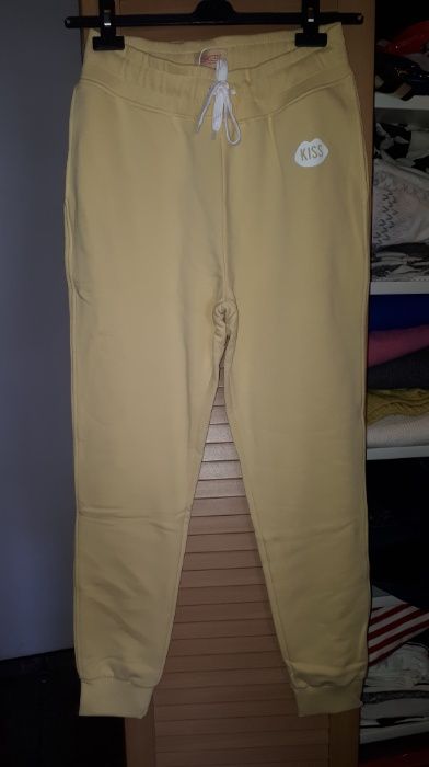 Nowe żółte spodnie dresowe Plny Lala "Kiss" Sunny wąska nogawka rozm M