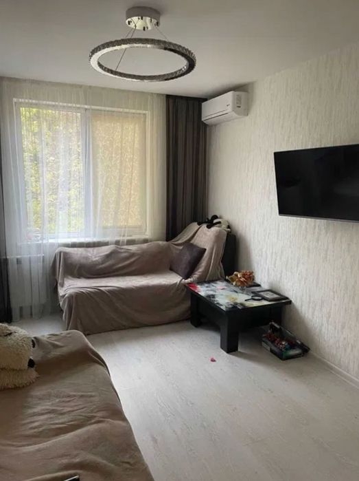 Продам 3 комнатную квартиру пр-т Гагарина, метро Спортивная S=65м2 VW