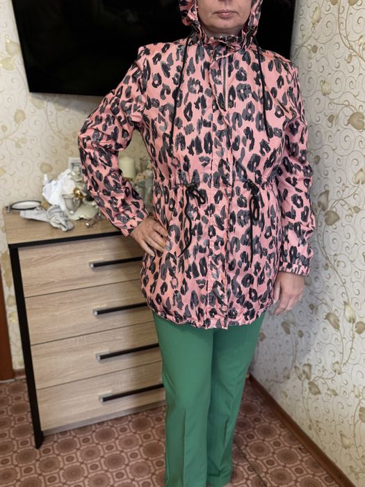 Довга вітровка куртка плащ на завʼязках розмір L анімалістичний принт