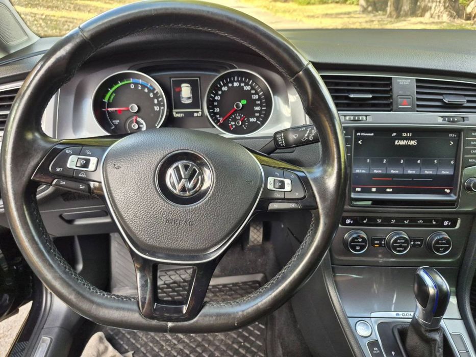 Продам Volkswagen e-Golf