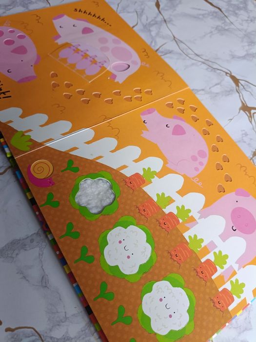 Книга видавництва Usborne Baby’s Very First Touchy-Feely Farm Play