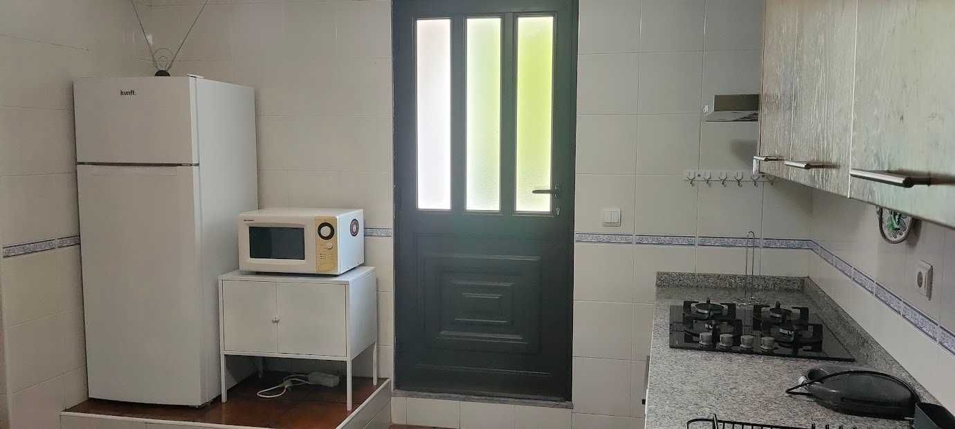 Excelente quarto Independente + serventia de cozinha em Ponte de Lima