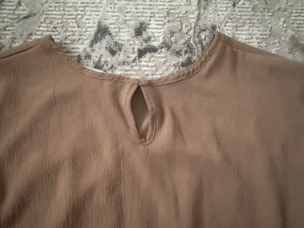 Sukienka z falbankami brąz camel nude Sinsay