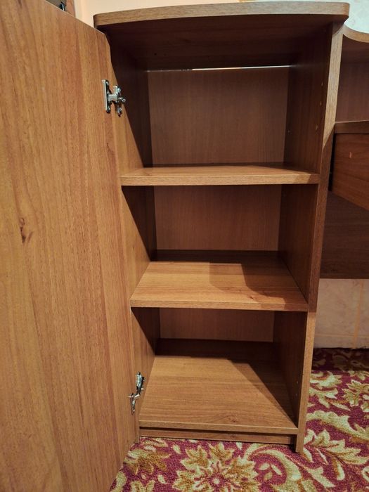 Комп'ютерний стіл