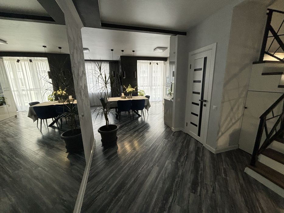 Євро3кімнатна квартира з якісними меблями, технікою