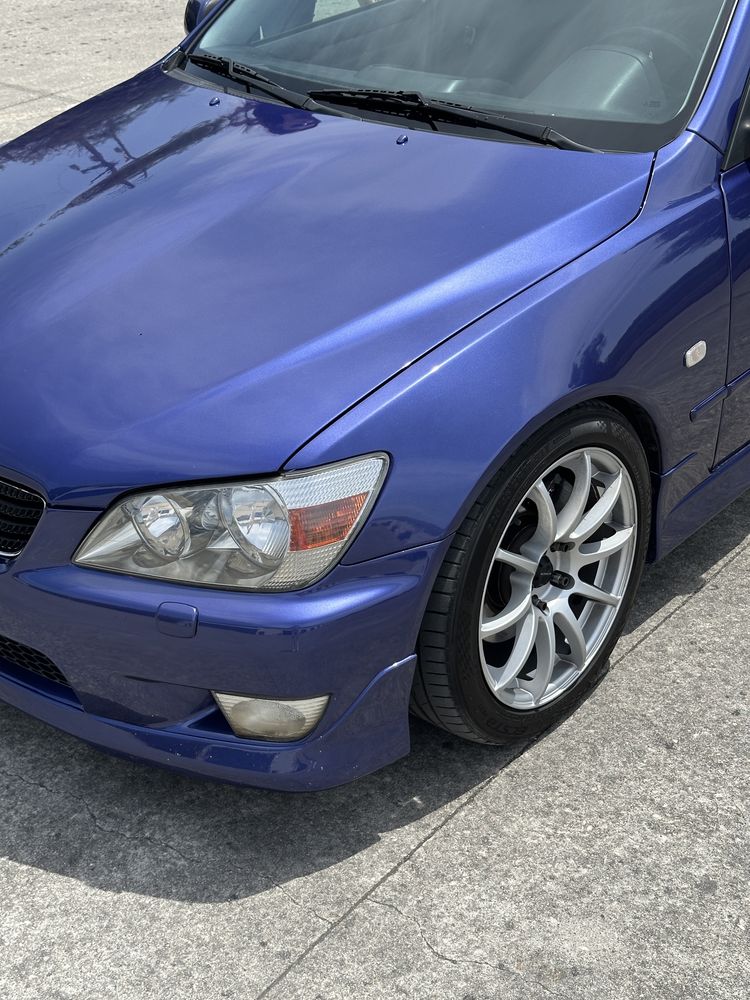 Lexus IS200 (GXE10)