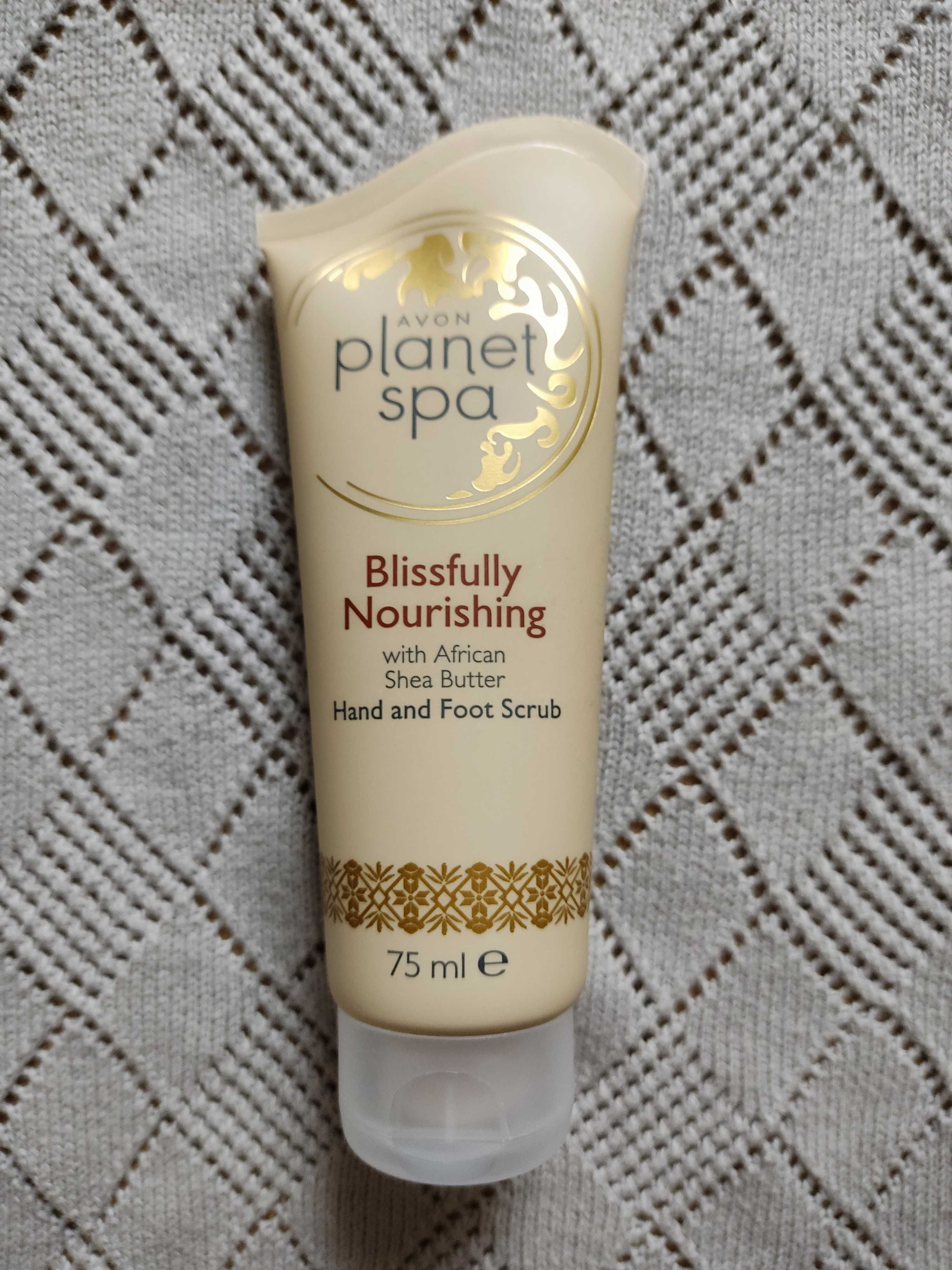 Odżywczy scrub do rąk i stóp z masłem shea Avon Planet Spa