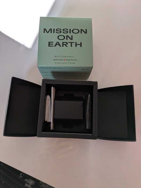 Omega x Swatch MoonSwatch Ziemia: Kosmiczny Design i Ekologia