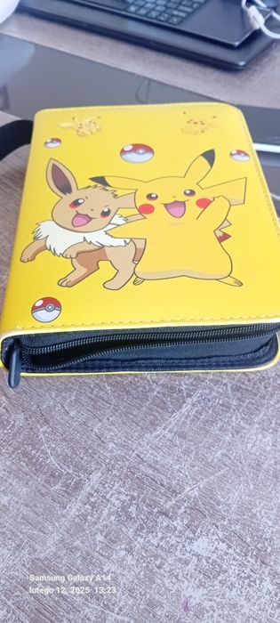 Pokemon album z kartami
