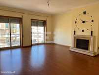 Venda de Apartamento T3 com Varanda, Arrumos (+20m²) e Lugar de Garage