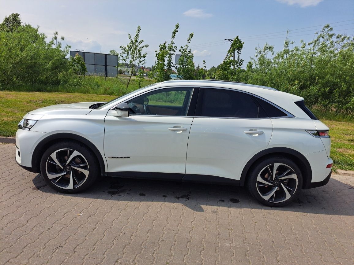 Samocjod osobowy ds7