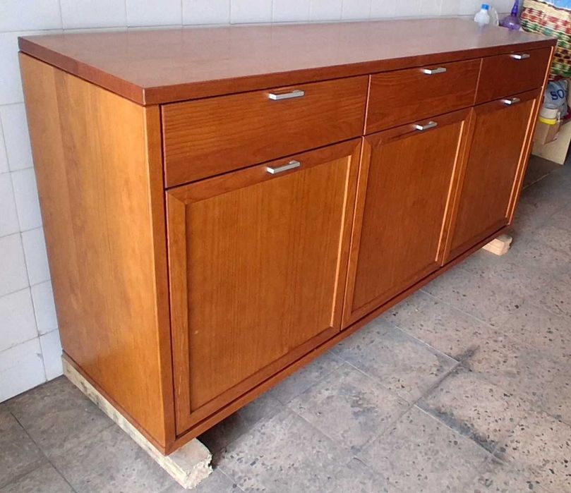 Aparador de muito boa qualidade - cerejeira - muito barato