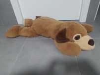 Cão de peluche grande formato