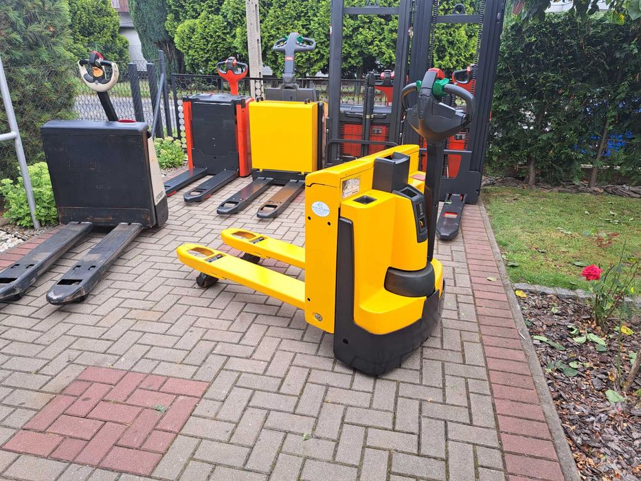 Wózek paletowy, paleciak elektryczny niemieckiej firmy JUNGHEINRICH: