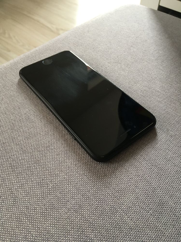 Apple iPhone SE (2020) 3 GB / 64 GB czarny