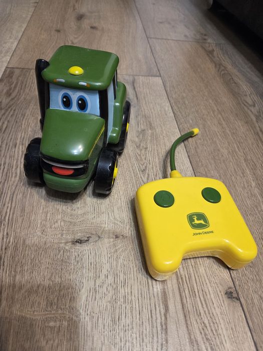 Traktor John deere z pilotem zdalnie sterowany