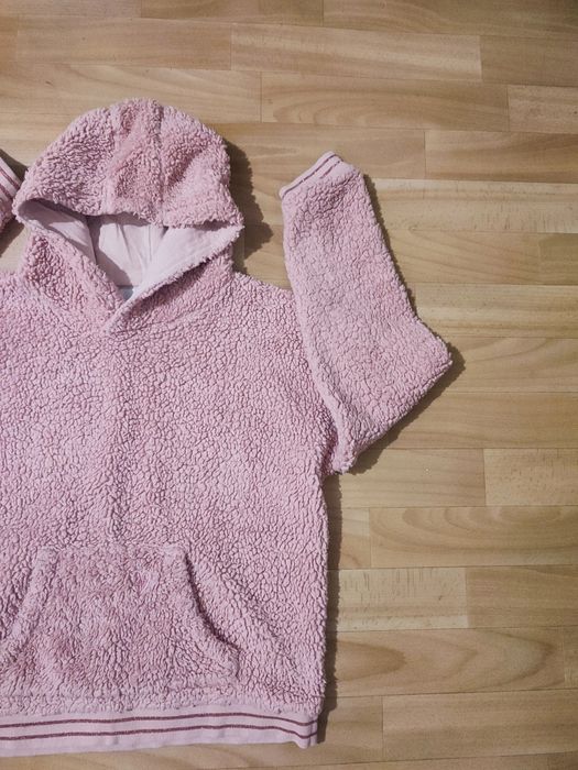 Породам теплую меховую кофту для девочки подростка р 158-160