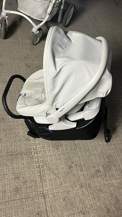 Carrinho de bebê completo e com exofix para o ovo