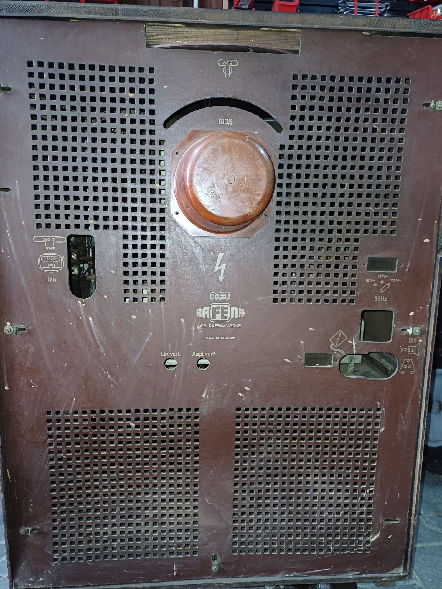 Stary telewizor REFENA