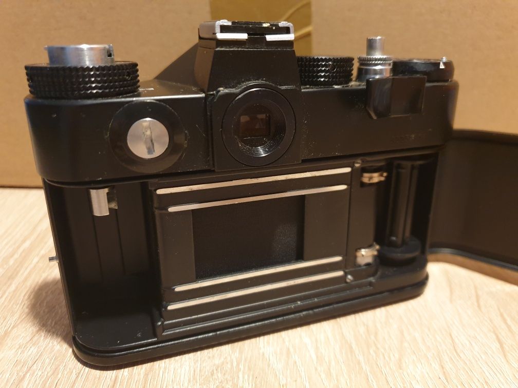 Sprzedam aparat fotograficzny analogowy PRL Zenit TTL + instrukcja