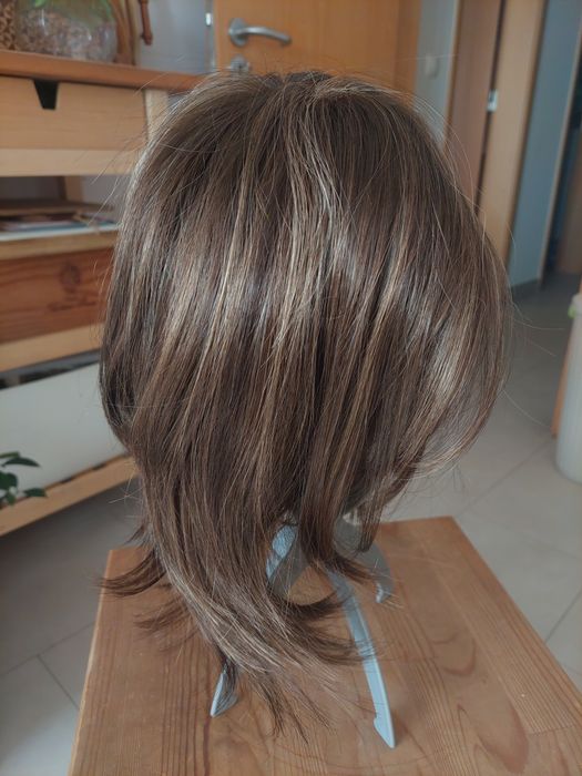 Cabeleira nova, nunca foi usada