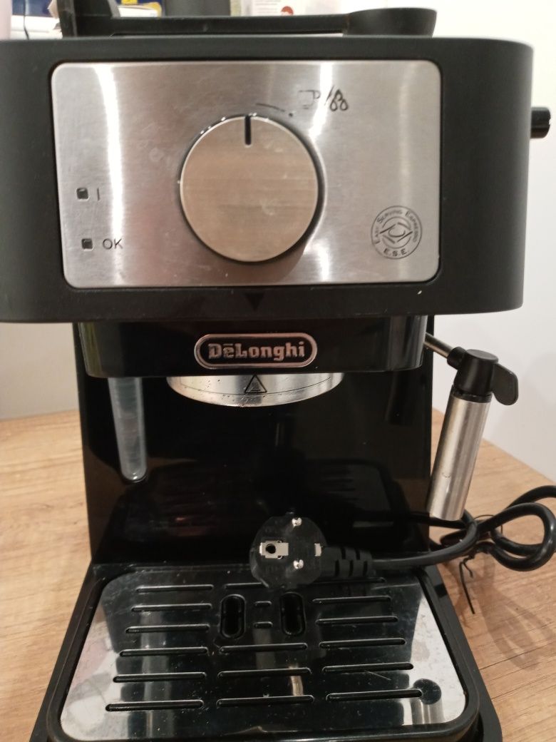 Ekspres kolbowy DeLonghi