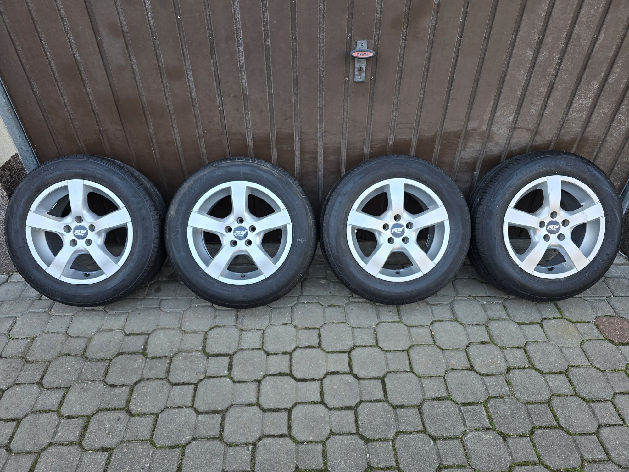 Felgi z oponami 195/65R15 VW Golf 4 5x100 New Beetle Audi A3 Octavia 1