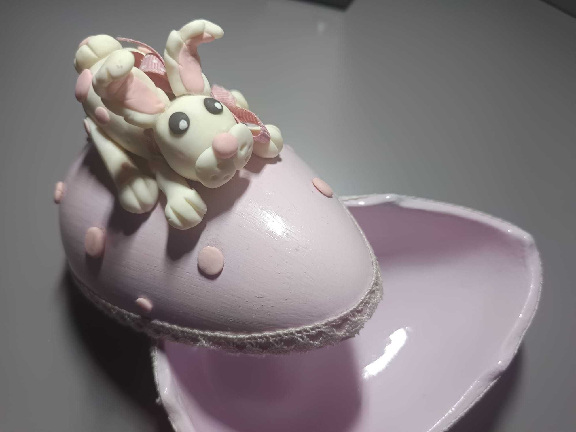 Bomboneira Ovo com Coelhinho em Biscuit