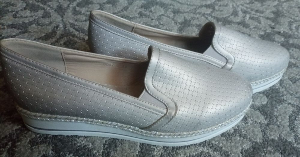 Buty siwe 41 niska koturna