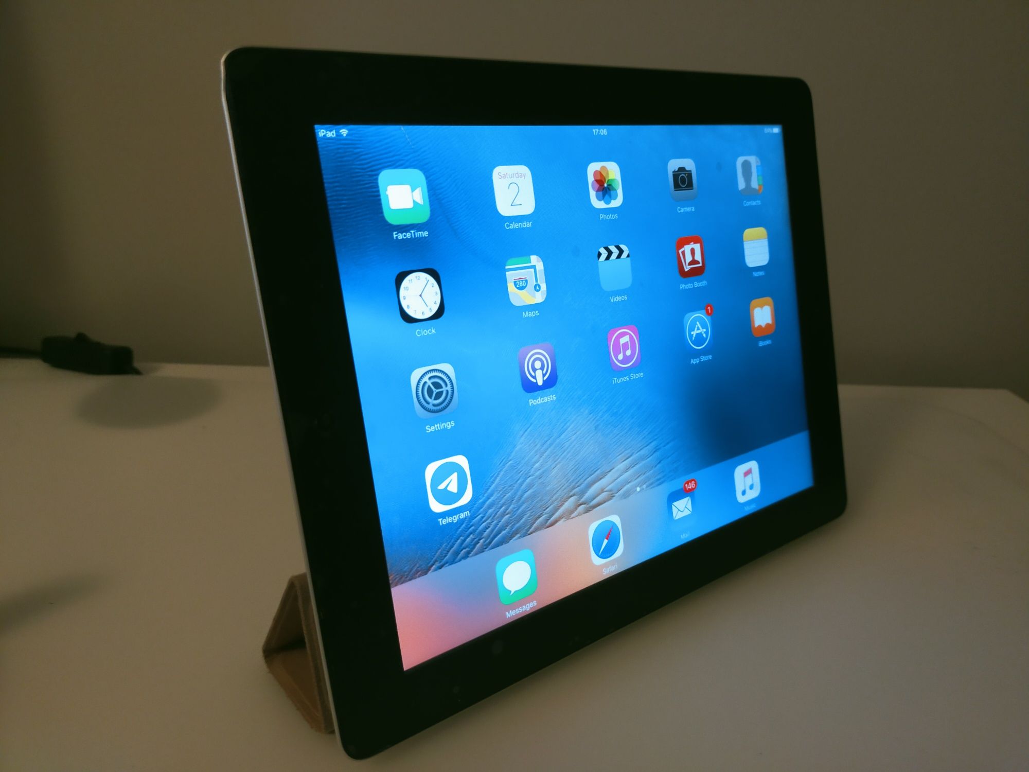 2x Apple iPad e acessórios diversos