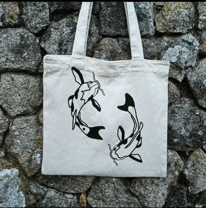 Tote bags bordados à mão