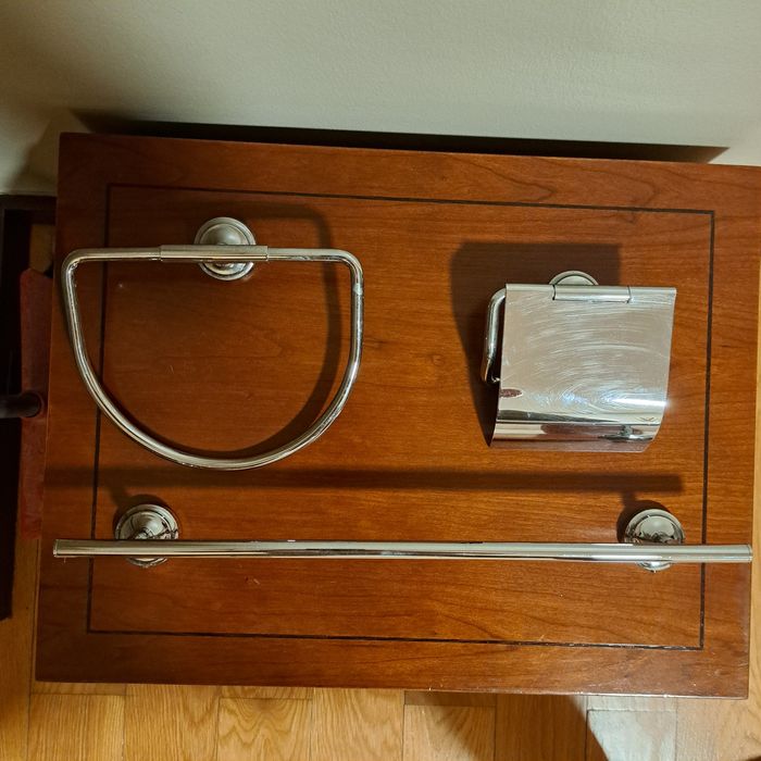 Toalheiros e porta rolos (7 artigos)