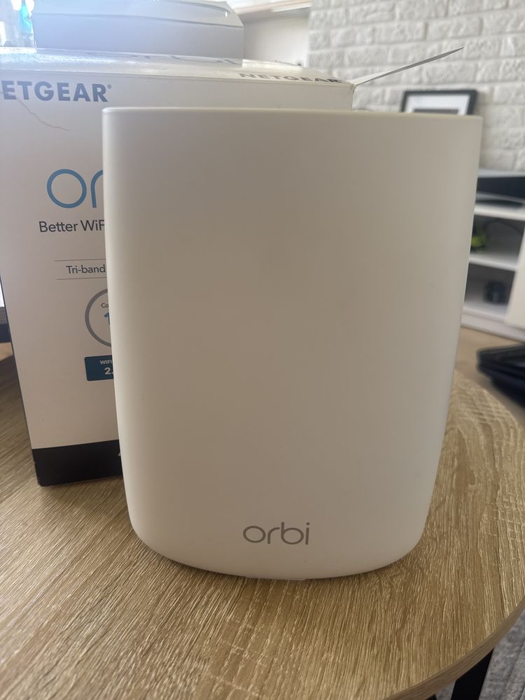 Netgear Orbi LBR20 4G LTE router WiFi z karta SIM
