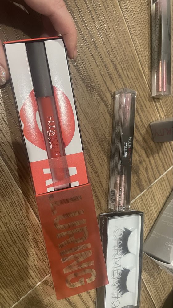 Помада рідка Huda Beauty Liquid Matte