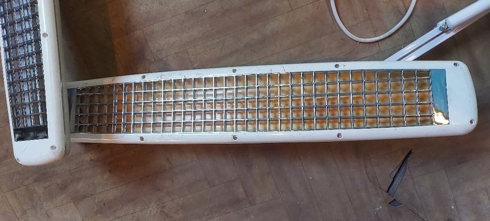 Sprzedam dwie lampy sprawne do salonu kosmetycznego