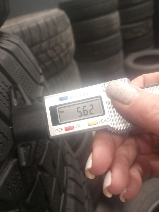 235 60 R17 BRIDGESTONE Blizzak LM 25, Зимові шини б/у