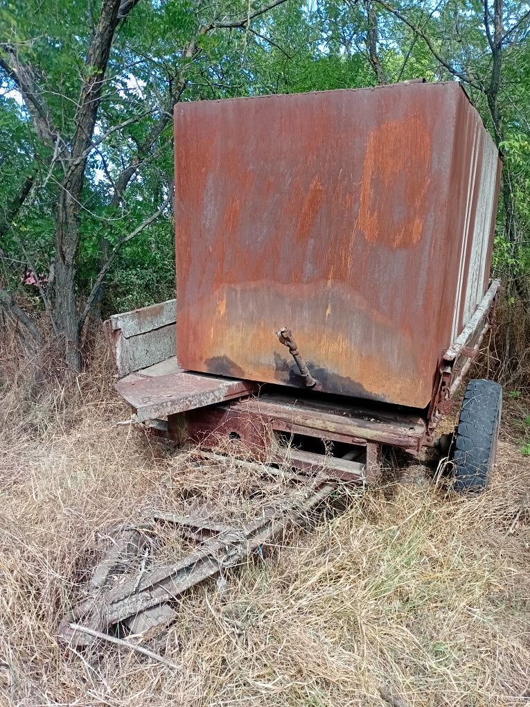 Бак 4 куба на прицепе