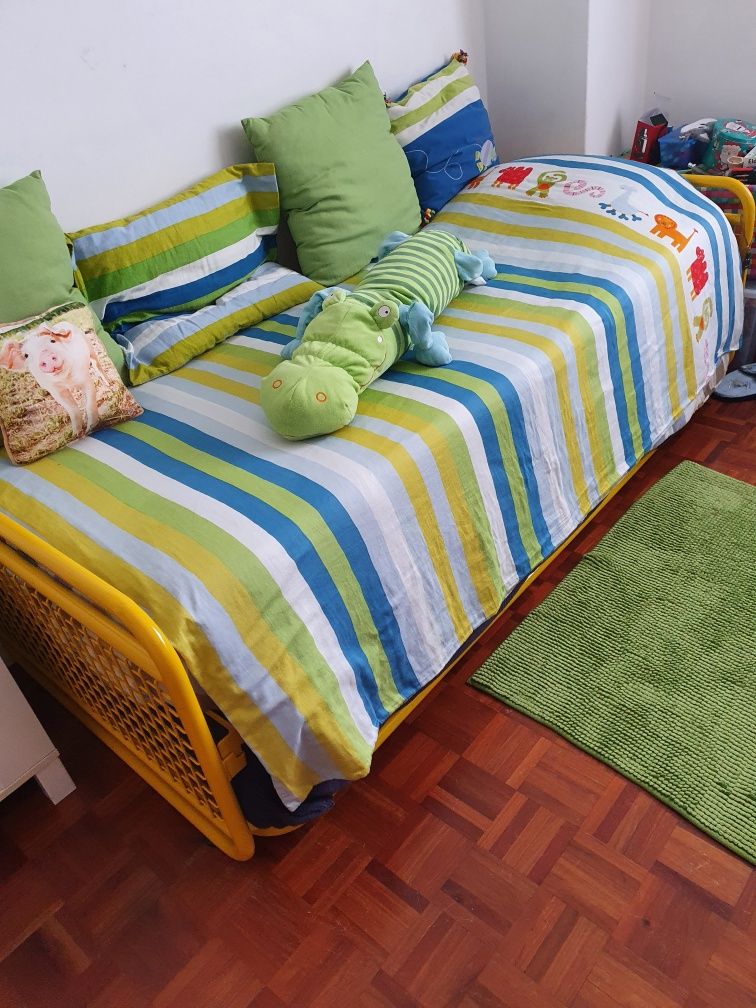 Cama dupla com gaveta + colchoes