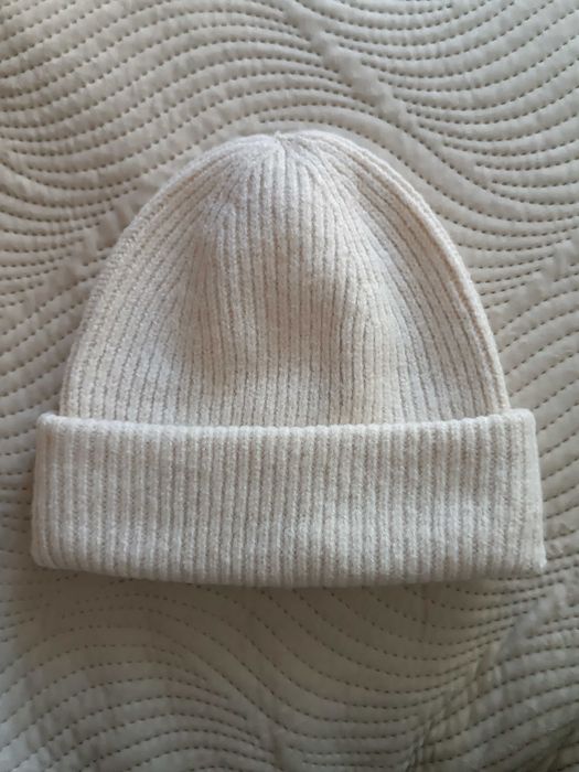 Czapka beżowa / kremowa H&M