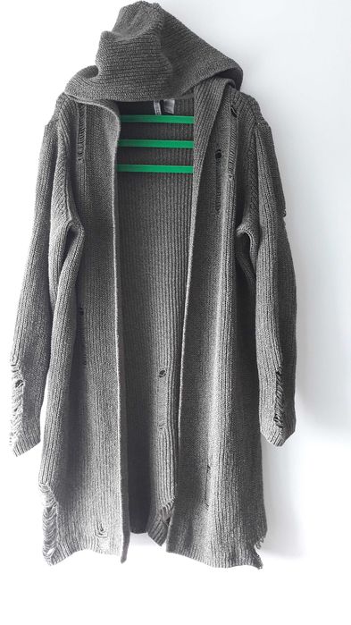 Długi płaszczyk-sweter z kapturem H&M - w dziury rozm. L-XL