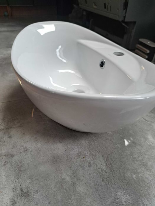 Umywalka nablatowa rea