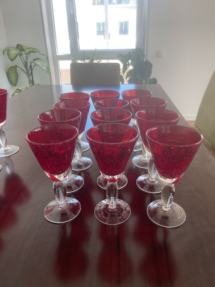 Servico de Copos de Vinho (branco e tinto), vidro vermelho