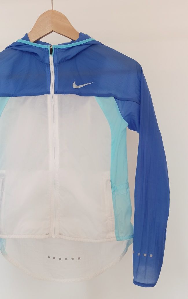Kurtka wiatrówka Nike niebieska biała dziecięca